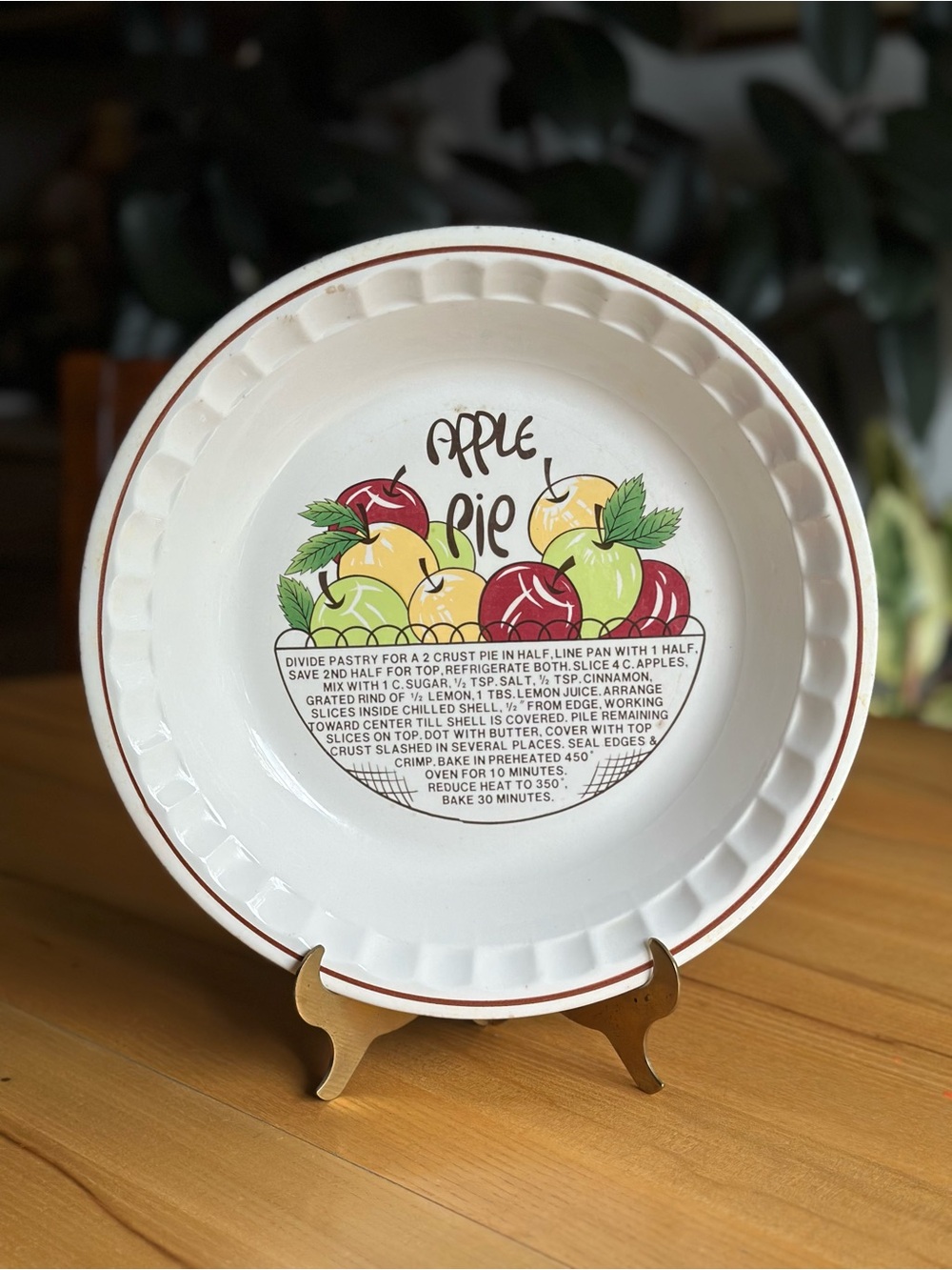 Apple Pie Ceramic Pie Plate with Red Trim - White